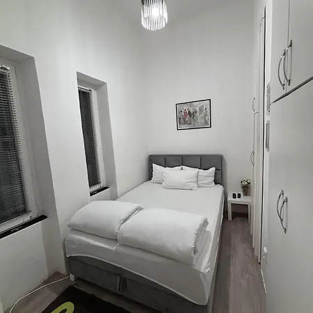 Square 29 * بلغراد